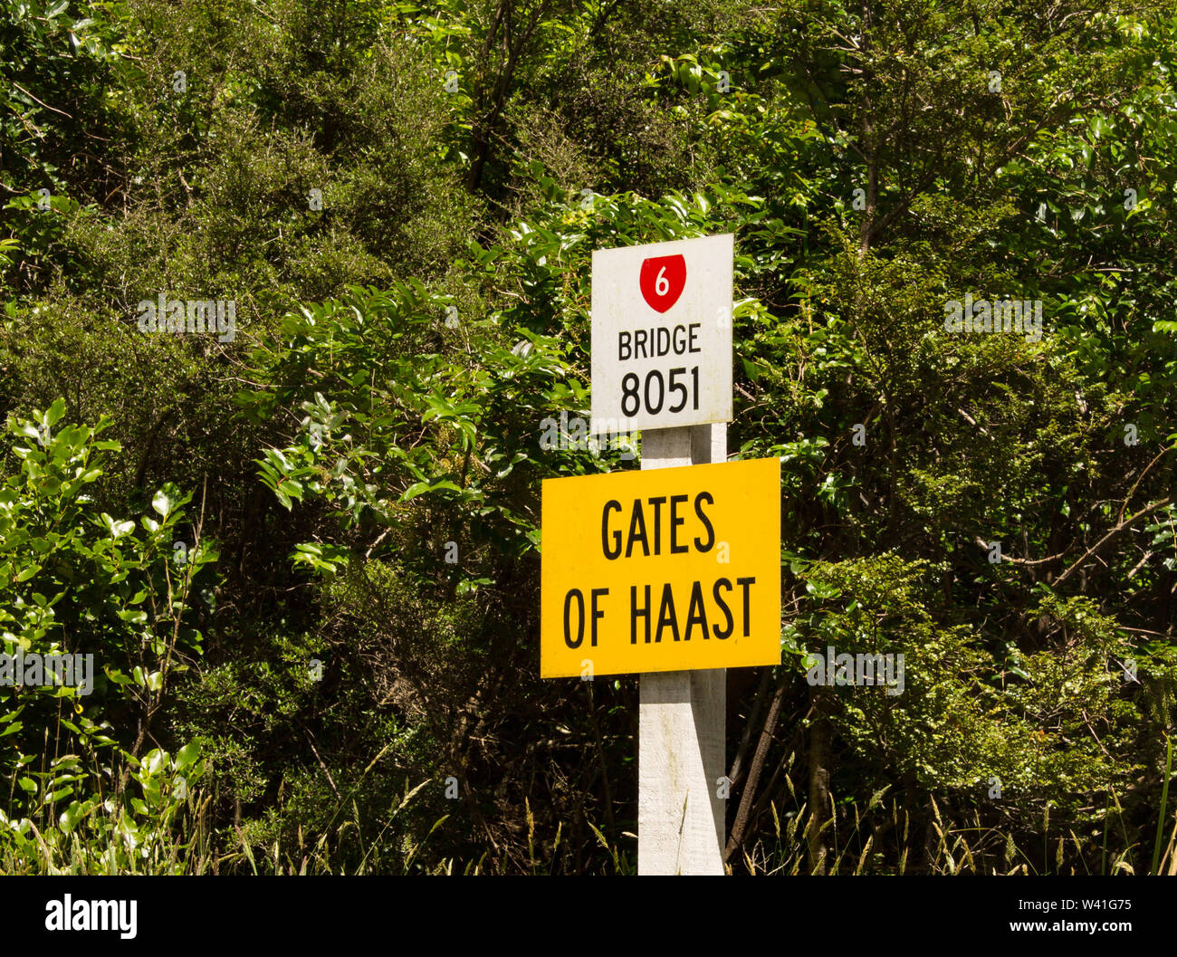 Zeichen vor den Toren von Haast, Neuseeland Stockfoto