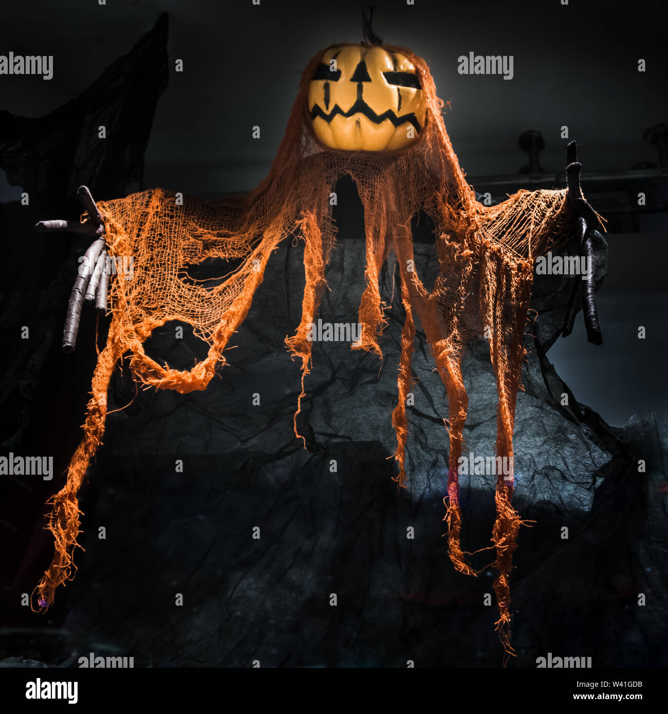 Singapur - Oct 14,2018: ein Kürbis konfrontiert Ghost in Spotlight Singapur. Stockfoto