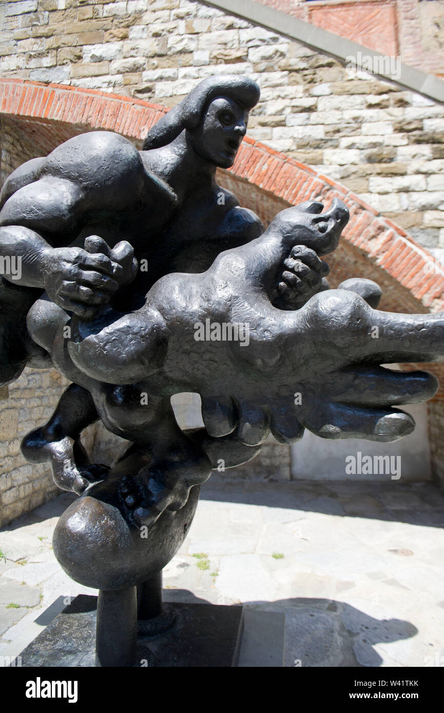 Italien, Toskana, Prato, Prometheus der Geier Statue in Piazza del Comune, Geschenk von Jacques Lipchitz Familie einschnüren Stockfoto