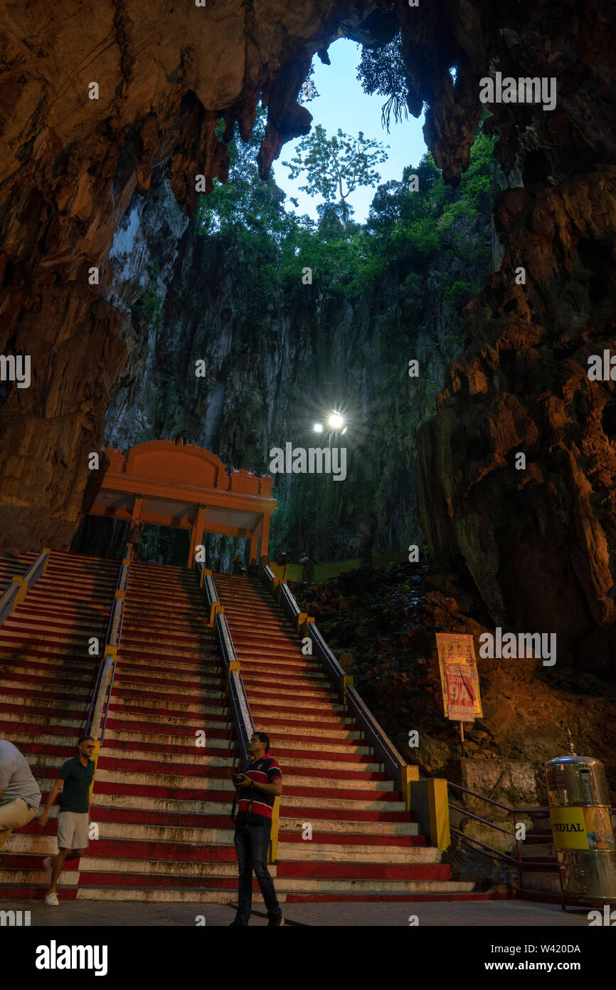 Batu Höhlen Kuala Lumpur/Malaysia: Treppe, die Tempel in der Höhle von Batu Höhlen Malaysia zu Hindu. Stockfoto