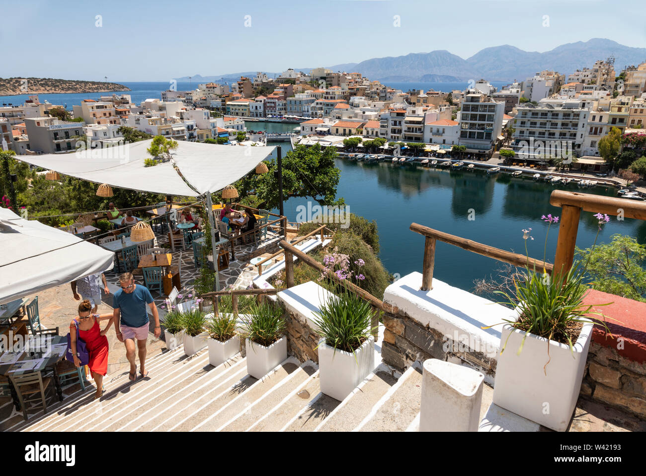 Von oben auf den See Voulismeni, Agios Nikolaos, Kreta, Griechenland Stockfoto