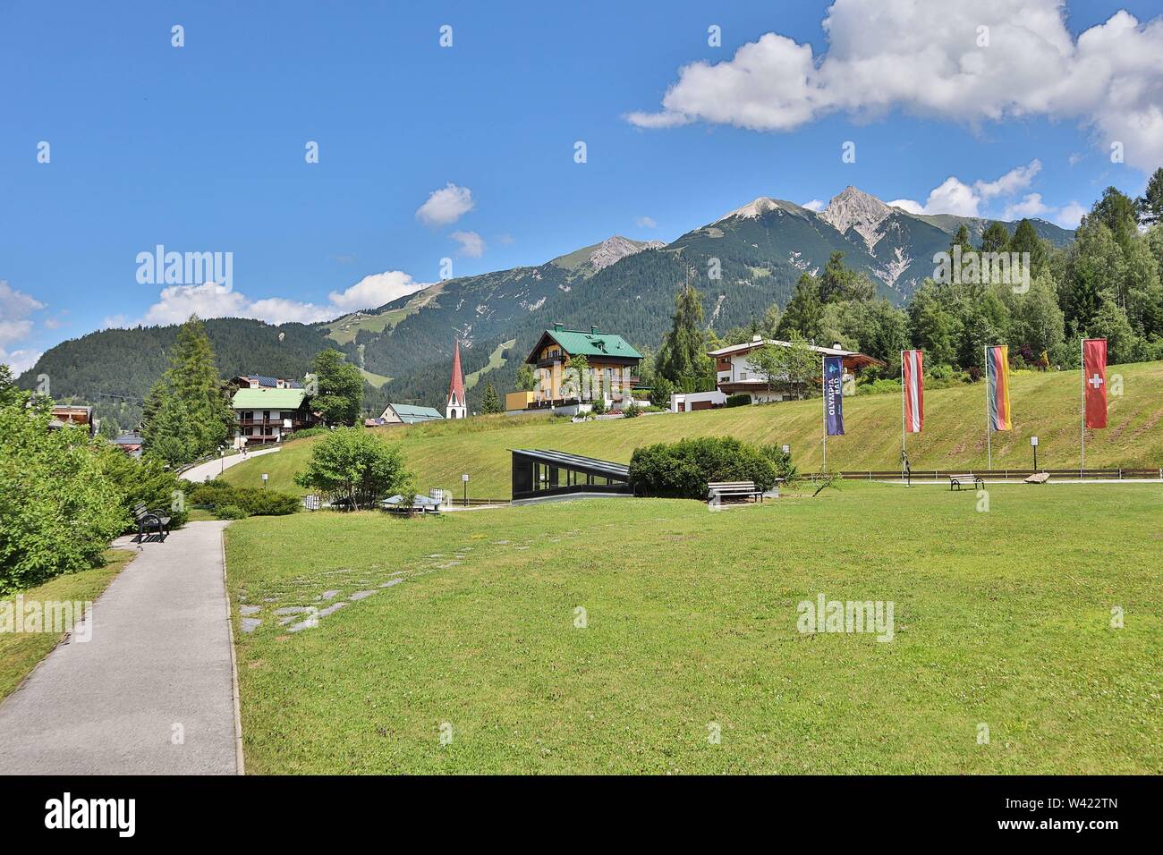 Tirol, Österreich 16.07.2019: Impressionen Tirol - 16.07.2019 Seefeld mit Seefelder Spitze und Reither Spitze | Verwendung weltweit Stockfoto