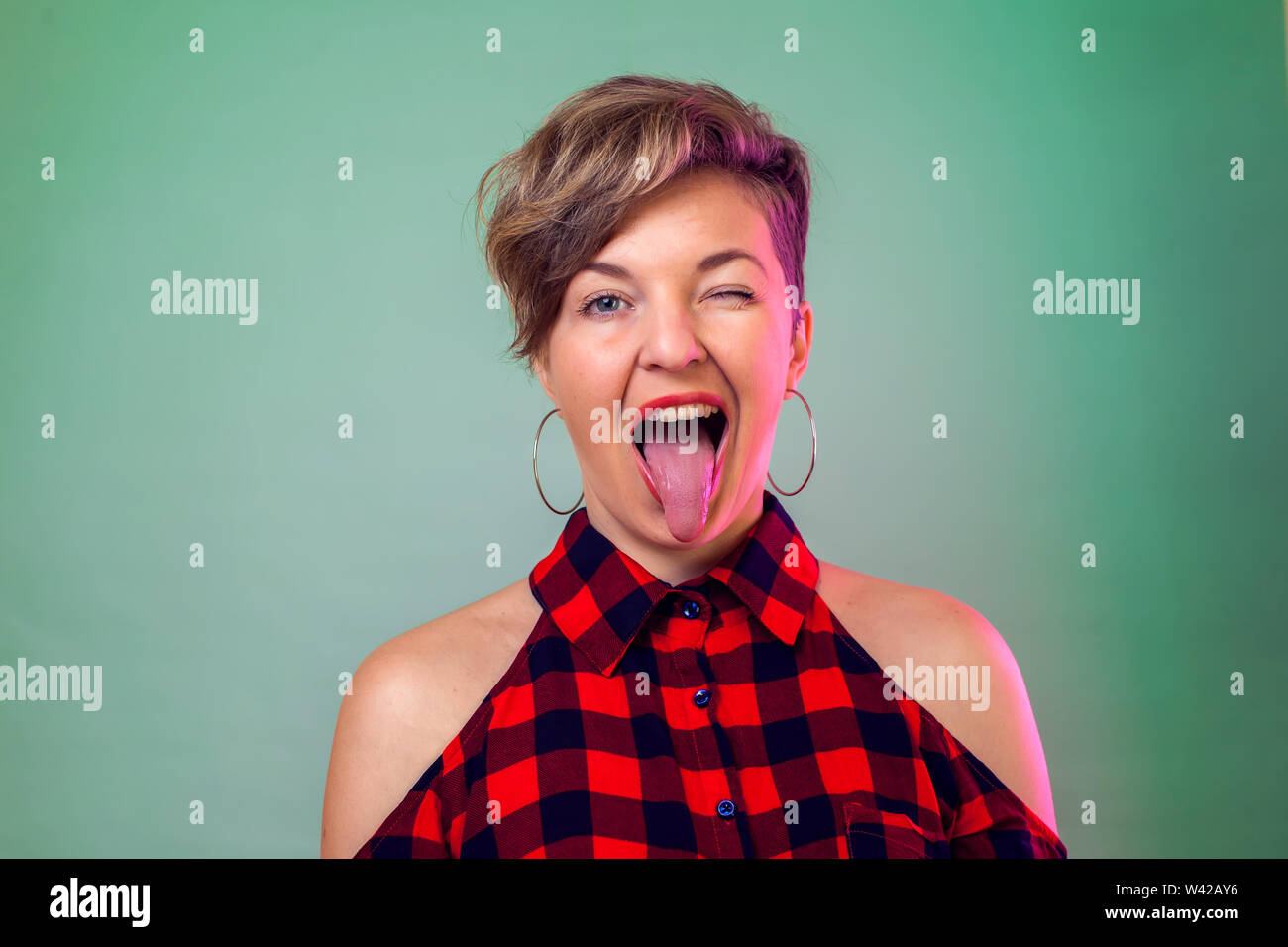 Portrait beautiful young woman tongue Fotos und Bildmaterial in hoher Auflösung Alamy