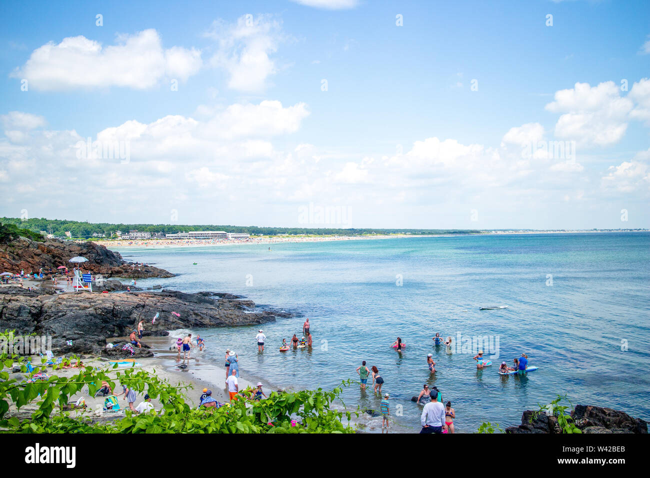 Menschen an einem kleinen Strand in Ogunquit, Maine, USA. Stockfoto