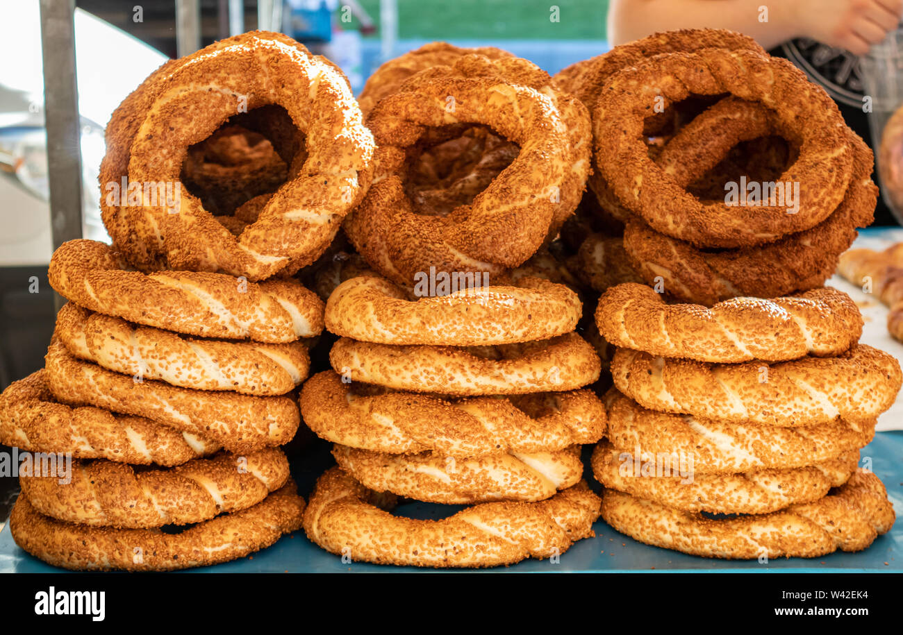 Traditionelle türkische Simit, Sesam Brot ring Bagels, Street Food Detailansicht Stockfoto