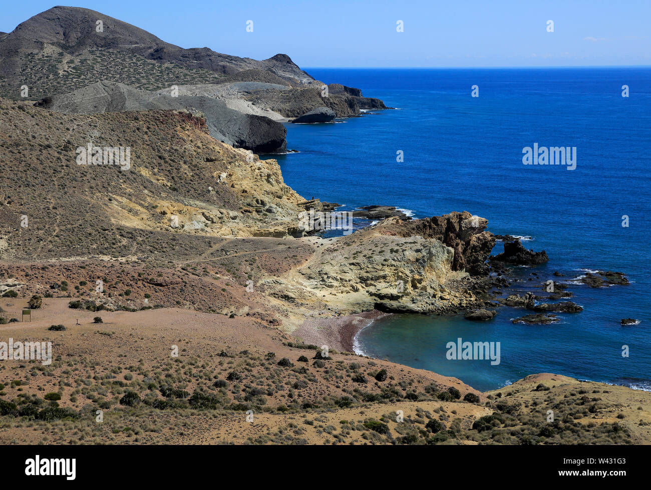 Küstenlandschaft Naturpark Cabo de Gata, Mónsul, in der Nähe von San José, Almeria, Spanien Stockfoto