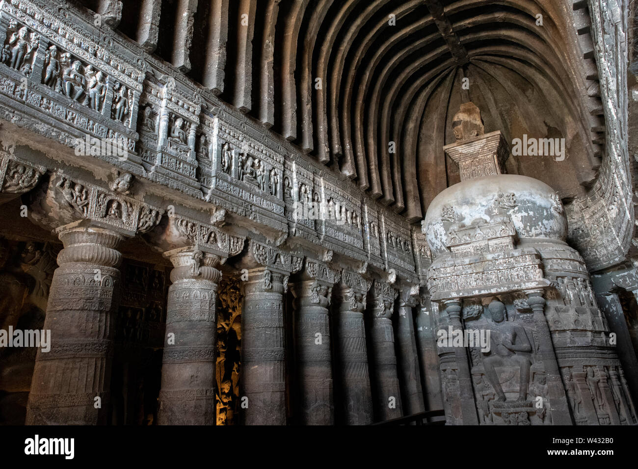 India, Maharashtra, Ajanta, Ajanta Höhlen. Cave 26, ca. 625 A.D., Mahayana chaitya. Innenraum Decke detail, Stein, wie Holz aussehen. UNESCO. Stockfoto