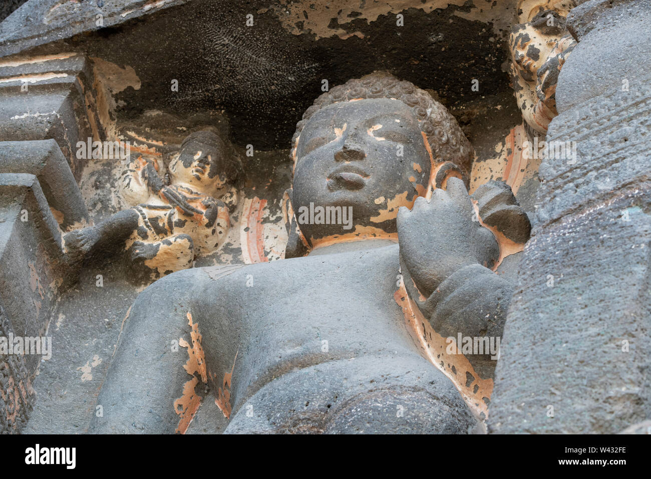 India, Maharashtra, Ajanta, Ajanta Höhlen. Cave 26, ca. 625 A.D., Mahayana chaitya. Kunstvollen Steinmetzarbeiten. UNESCO. Stockfoto