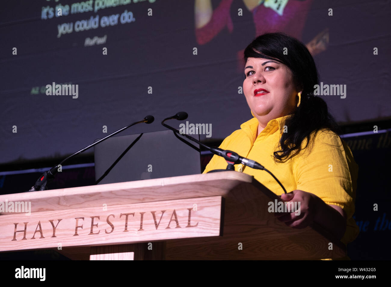 Amy Lamé, amerikanisch-britischen Schauspieler, Autor, TV- und Radiomoderator, für Ihr - Frau zeigt, ihre Performance Group Duckie und LGBT-themed Media works bekannt. Das Erscheinen an der2019 Hay Festival Stockfoto