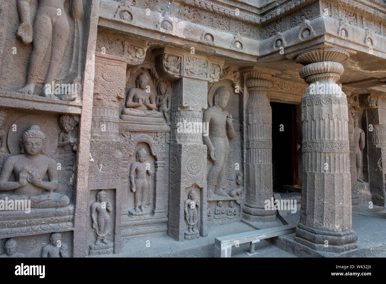India, Maharashtra, Ajanta, Ajanta Höhlen. Cave 26, ca. 625 A.D., Mahayana chaitya. Kunstvollen Steinmetzarbeiten. UNESCO. Stockfoto