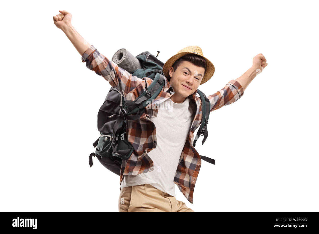 Junge männliche Backpacker springen und gestikulierend Glück auf weißem Hintergrund Stockfoto
