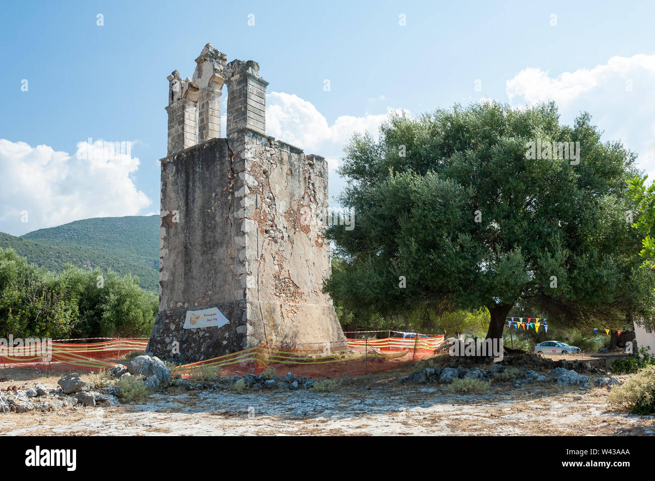 Alte Glockenturm in der Nähe von Agrilion Monasetery in der Nähe von Sami, Kefalonia, Ionische Inseln, Griechenland, Europa Stockfoto