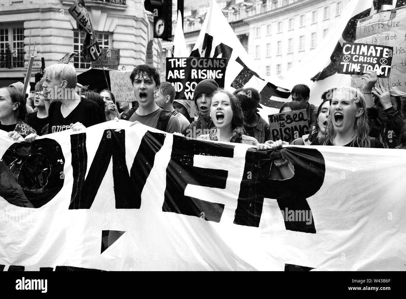 Studenten auf die Straße, um gegen den Klimawandel in London am Freitag, den 19. Juli zu demonstrieren. Stockfoto