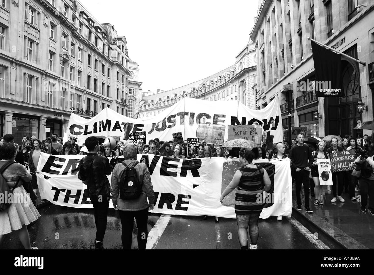 Studenten auf die Straße, um gegen den Klimawandel in London am Freitag, den 19. Juli zu demonstrieren. Stockfoto