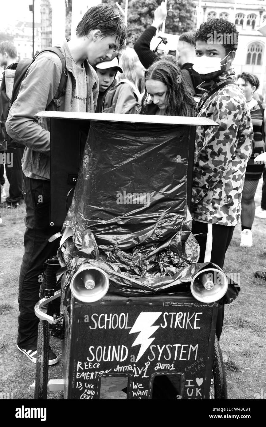 Studenten auf die Straße, um gegen den Klimawandel in London am Freitag, den 19. Juli zu demonstrieren. Stockfoto