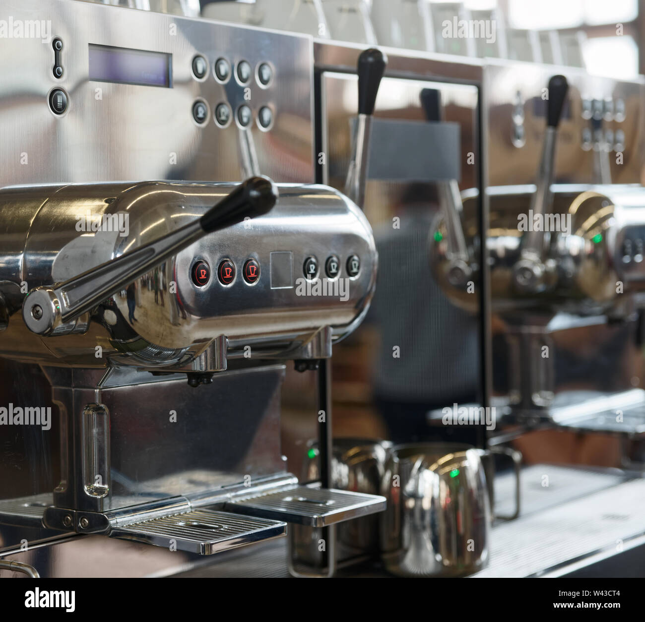 Italienische Espressomaschine, geringe Tiefenschärfe Stockfoto