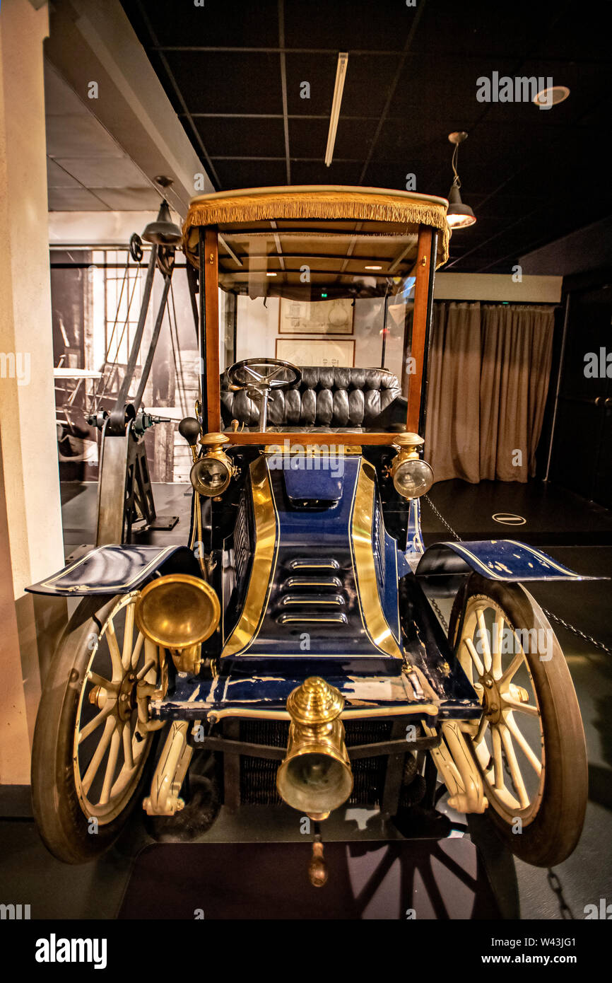 Italien Piemont Turin Museo Dell'Automonbile Torino (mauto) große Garage der Zukunft (Grande garage del Futuro) - Frankreich 1902 - Darracq 9,5 HP - Eines der Faust Darracq "voiturettes", Racing champion und Film star Stockfoto