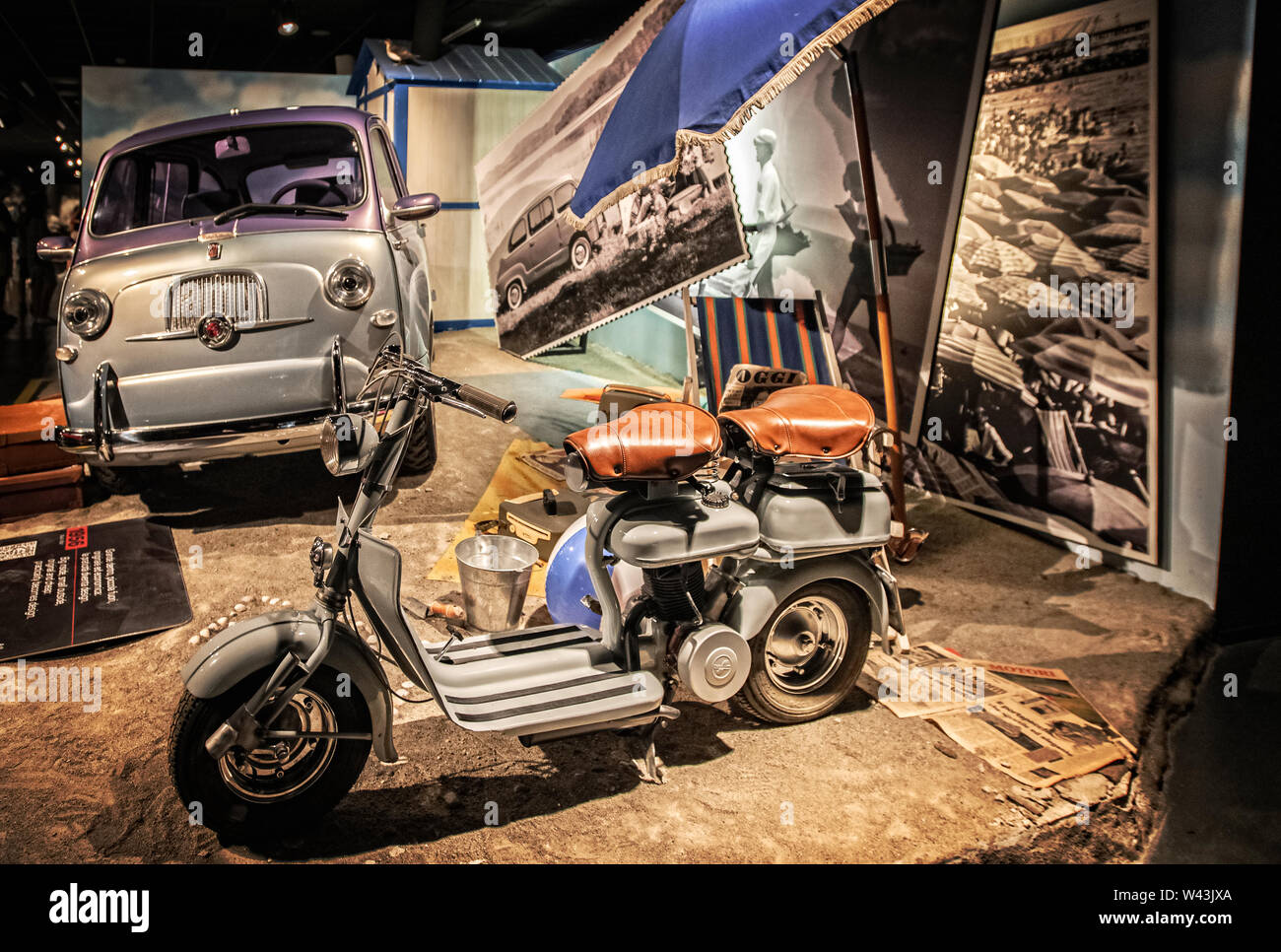 Italien Piemont Turin Museo Dell'Automonbile Torino (mauto) - Italien 1956 - Fiat 600 Multipla - Große, kleine, ursprüngliche und billig: pratcically wird Design Stockfoto