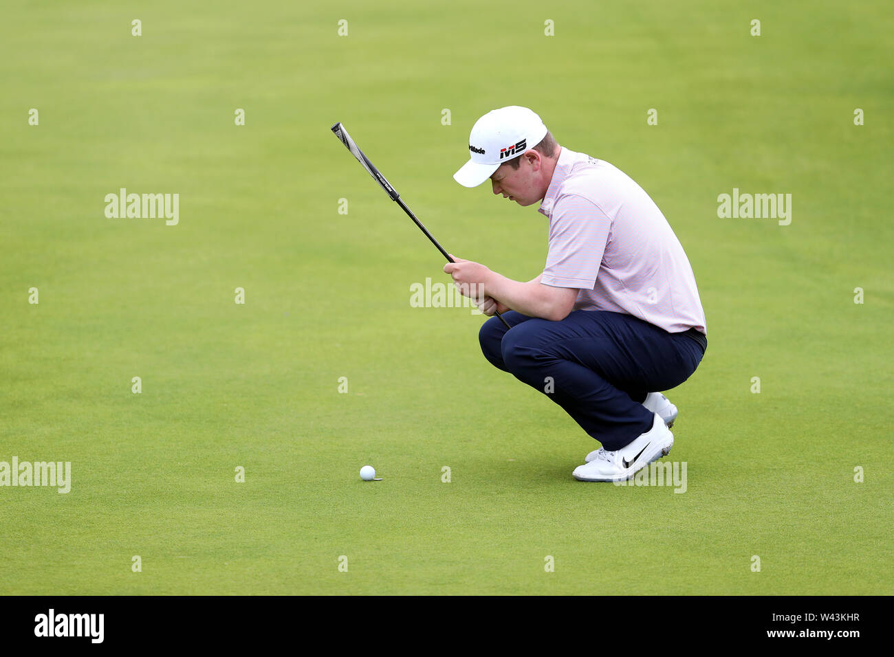 Schottlands Robert Macintyre auf dem 18 Loch während des Tag zwei der Open Championship 2019 im Royal Portrush Golf Club. Stockfoto