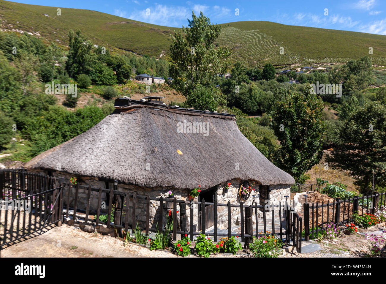 Palloza, traditionellen Behausung der Serra dos Ancares, Campo del Agua, Leon Provinz Kastilien, Spanien Stockfoto