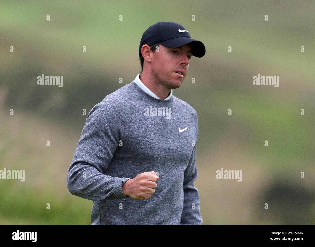 Von Nordirland Rory McIlroy feiert sein Birdie auf der 16 bei Tag zwei der Open Championship 2019 im Royal Portrush Golf Club. Stockfoto