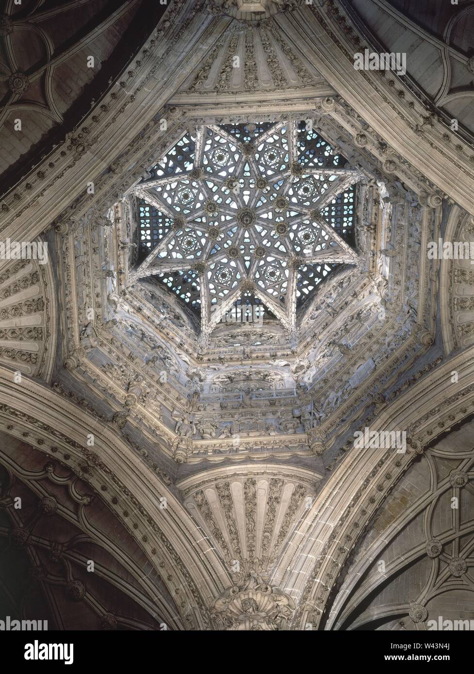 PARTE INTERIOR DEL CIMBORRIO DEL CRUCERO DE LA CATEDRAL DE BURGOS - 1524/1534. Autor: VALLEJO JUAN. Lage: CATEDRAL - Interieur. BURGOS. Spanien. Stockfoto