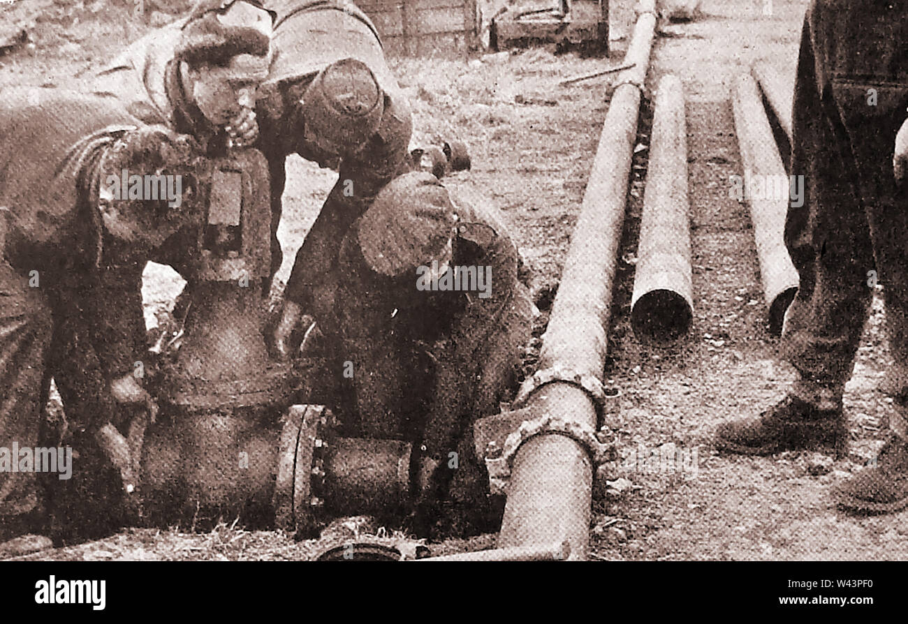 WWII - britische Soldaten bauen 'Operation Pluto', (Pipe-Lines unter dem Ozean oder Pipe-Line Underwater Transport von Öl) der Pipeline Heizöl über den Ärmelkanal nach Frankreich zu Pumpe zur Unterstützung der Operation Overlord. Die Regelung wurde von Arthur Hartley, Chief Engineer mit der anglo-iranian Oil Company entwickelt. Stockfoto