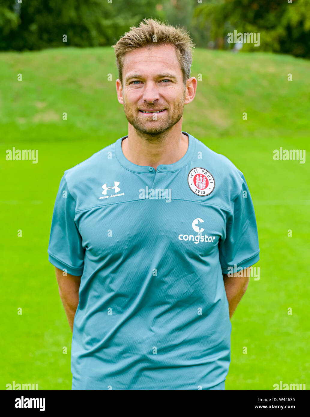 Hamburg, Deutschland. Am 15. Juli 2019. Fussball 2. Bundesliga: Foto  Session mit dem FC St. Pauli für die Saison 2019/20. Osteopath Florian  Lechner vom FC St. Pauli. Quelle: Axel Heimken/dpa/Alamy leben Nachrichten