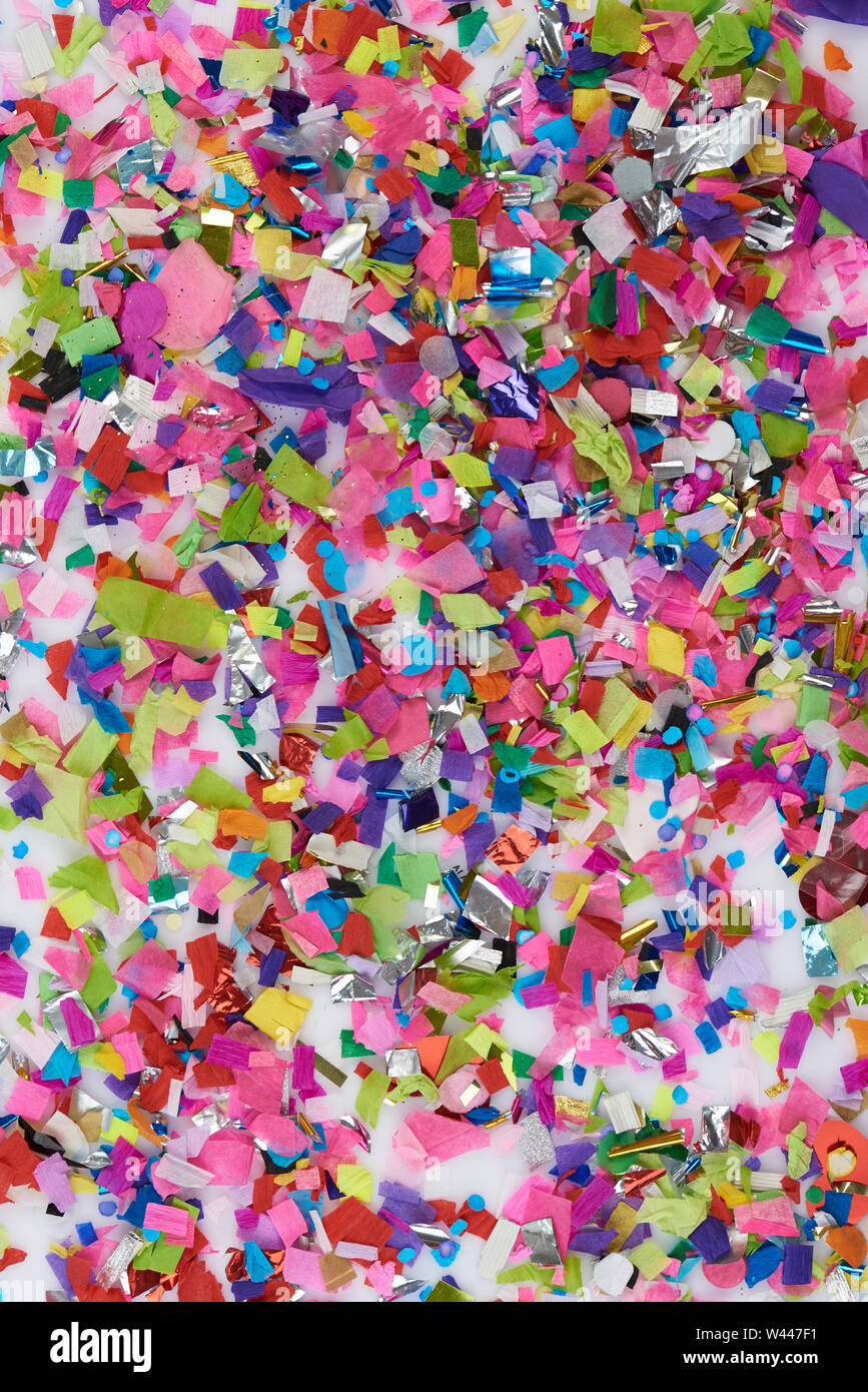 Abstrakte Konfetti Hintergrund. Muster der hellen Farbe Stück Papier Stockfoto