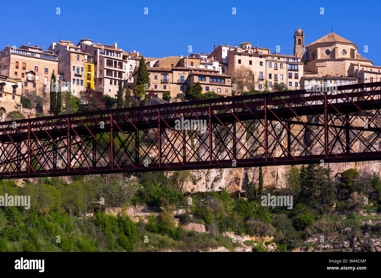 Iglesia de San Pedro y Puente de San Pablo. Ciudad de Cuenca. Castilla La Mancha. España Stockfoto