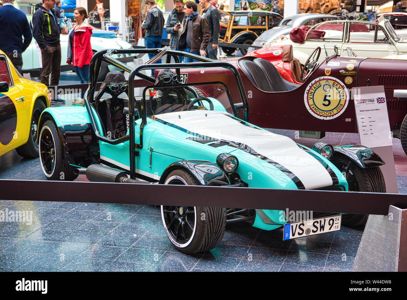 FRIEDRICHSHAFEN - Mai 2019: Azure TIGER SUPER SEVEN 2004 Cabrio Roadster an motorworld Klassiker Bodensee am 11. Mai 2019 in Friedrichshafen. Stockfoto