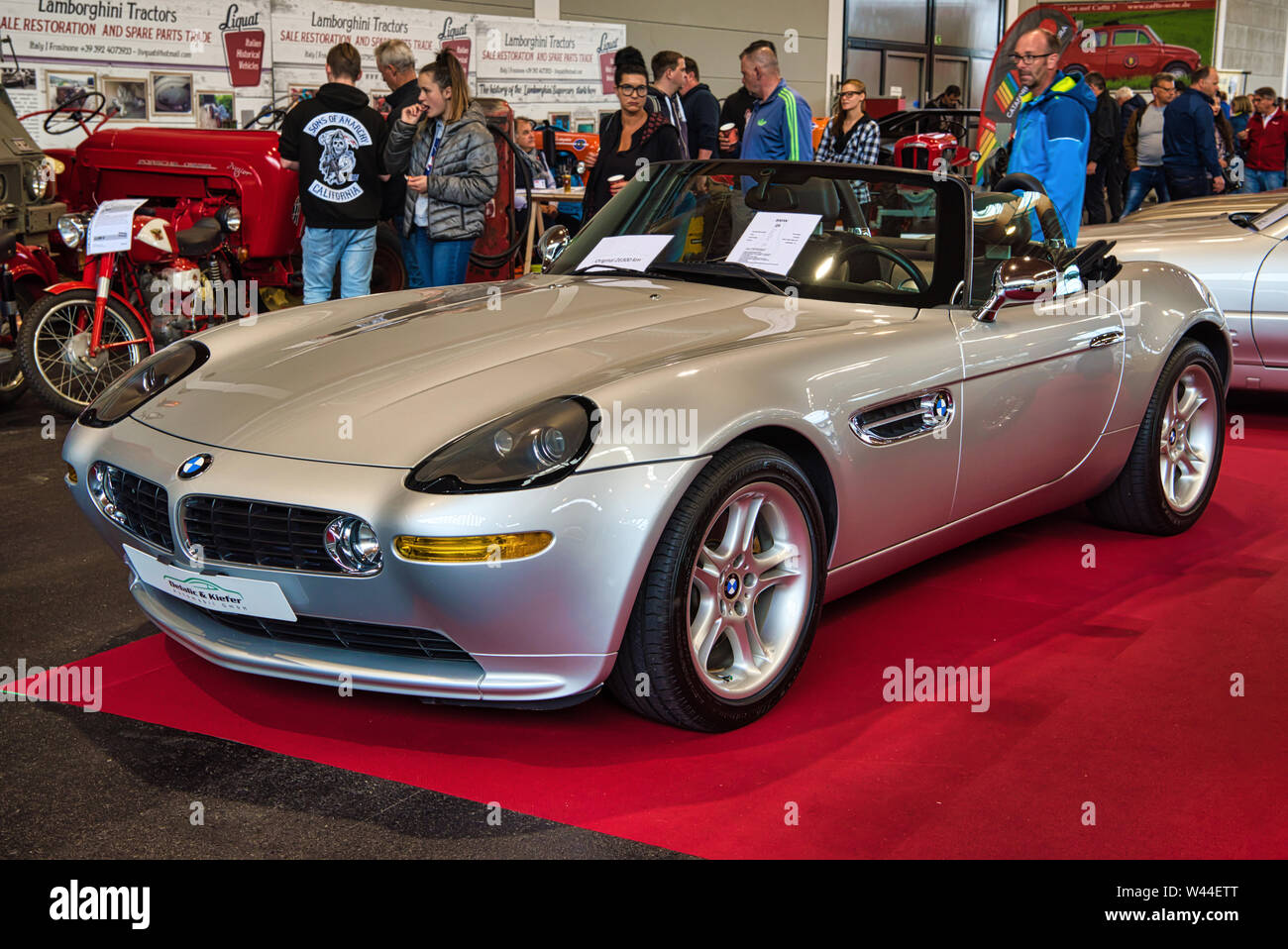 FRIEDRICHSHAFEN - Mai 2019: Silber BMW Z8 2001 Cabrio Motorworld Klassiker am Bodensee am 11. Mai 2019 in Friedrichshafen. Stockfoto