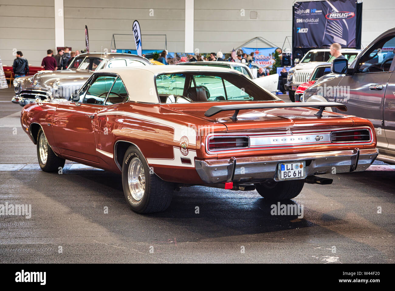FRIEDRICHSHAFEN - Mai 2019: rot orange DODGE SUPER BEE V 1970 coupé Motorworld Klassiker am Bodensee am 11. Mai 2019 in Friedrichshafen. Stockfoto