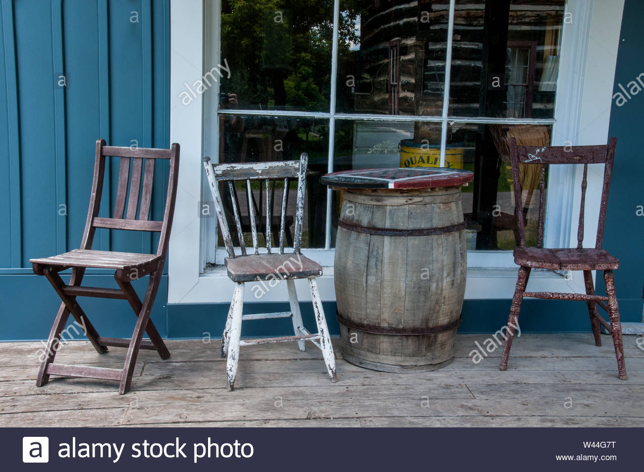 Fass Tisch Stockfotos und bilder Kaufen Alamy Tisch und Stühle Draußen Stockfotos und bilder Kaufen Alamy