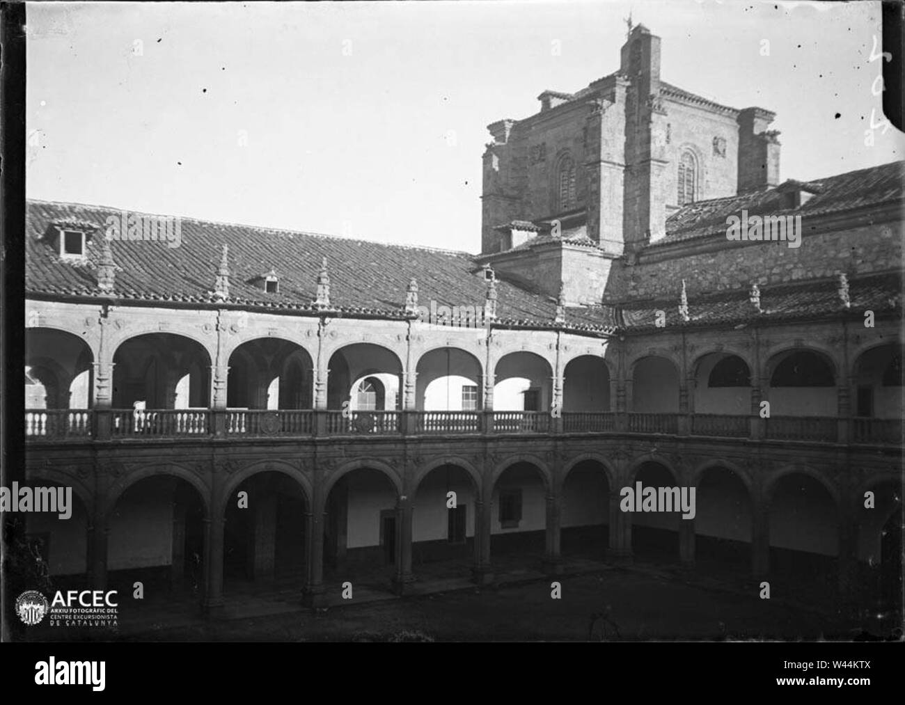 Claustre ich Torre del Colegio Mayor de Santiago el Zebedeo ein Salamanca. Stockfoto