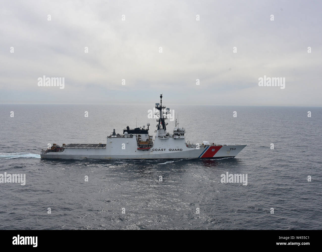 Der U.S. Coast Guard Cutter WMSL Bertholf (750) betreibt im Gelben Meer am 28 Mai, 2019. Das Schiff befindet sich in einem westlichen Pazifik Einsatz zur Unterstuetzung der Siebten Flotte der US-Marine. U.S. Coast Guard Foto von Chief Petty Officer John Masson. Stockfoto