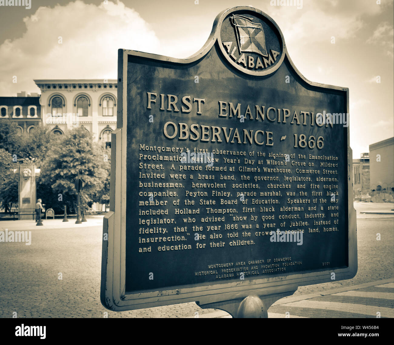 Eine historische Markierung zum Gedenken an den Ersten Emanzipation Einhaltung der 1866 von ehemaligen Sklaven, in Montgomery, AL, USA, in Sepia Stockfoto