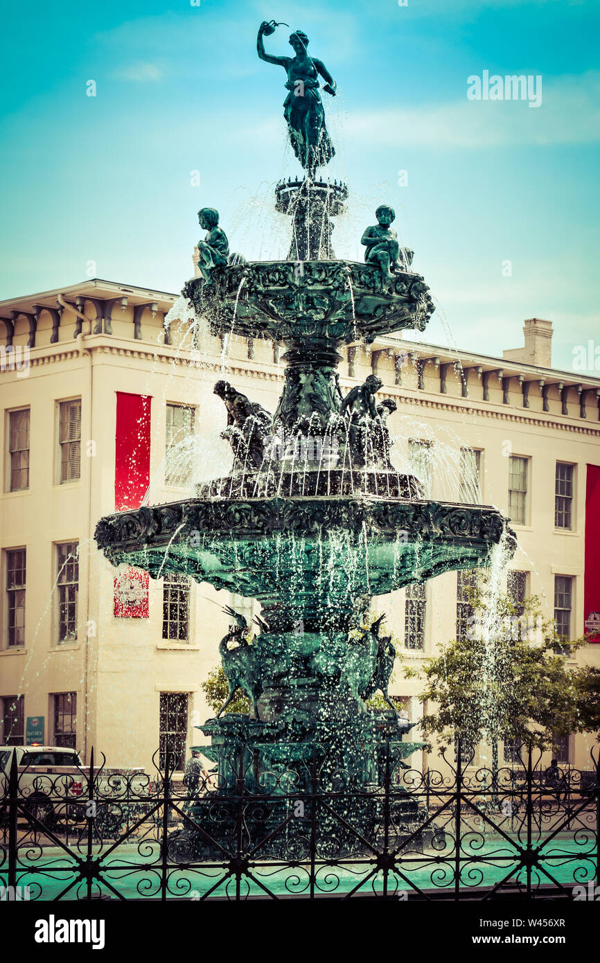 Court Square Brunnen erstellt am oberen Rand der Artesische Becken, im Jahre 1885 in der alten Sklavenmarkt in Montgomery, AL, USA errichtet. Stockfoto