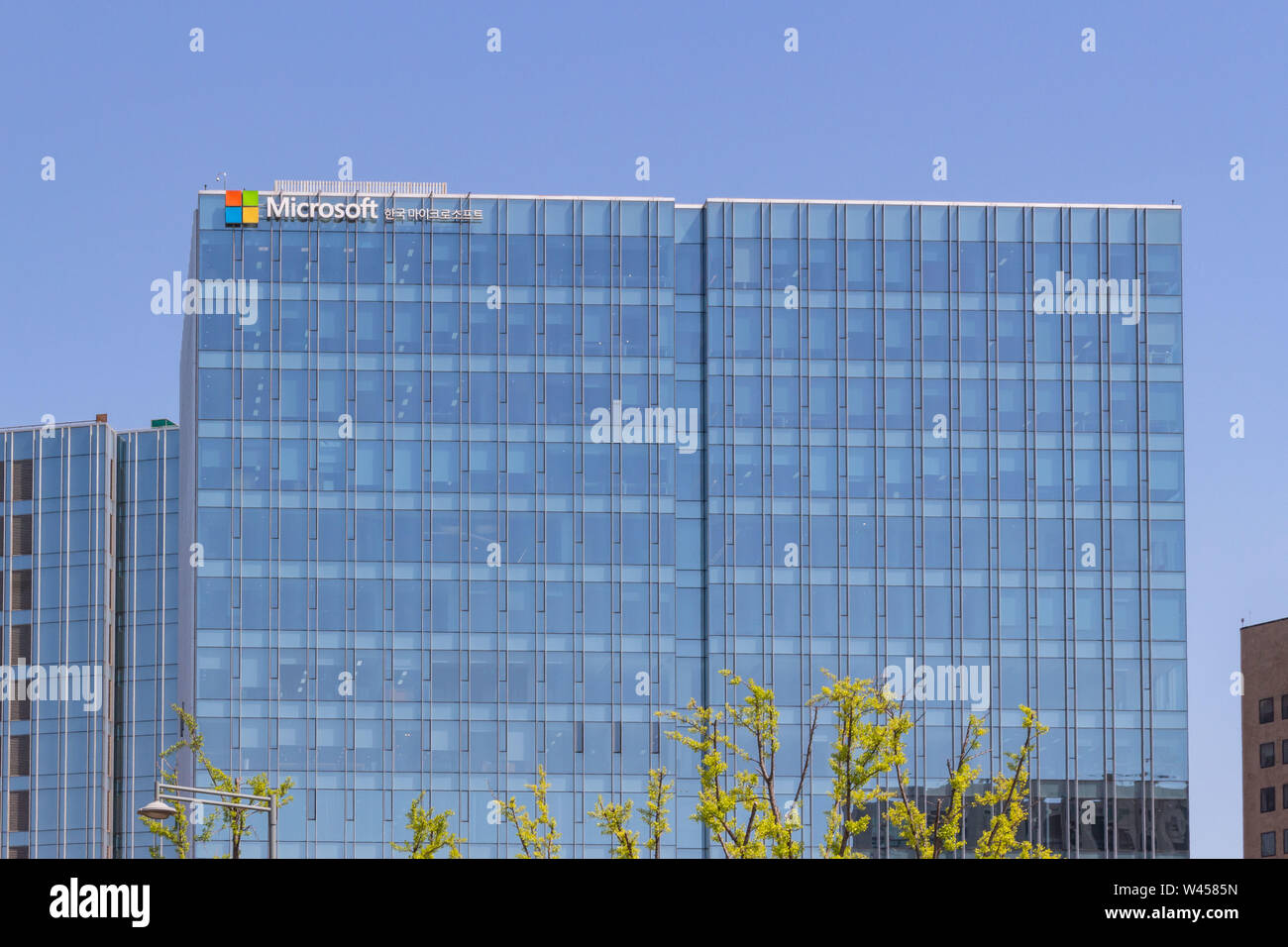 Seoul, Südkorea - 02.Mai 2019: Microsoft Corporation Bürogebäude Fassade mit Logo in Seoul, Südkorea. Stockfoto