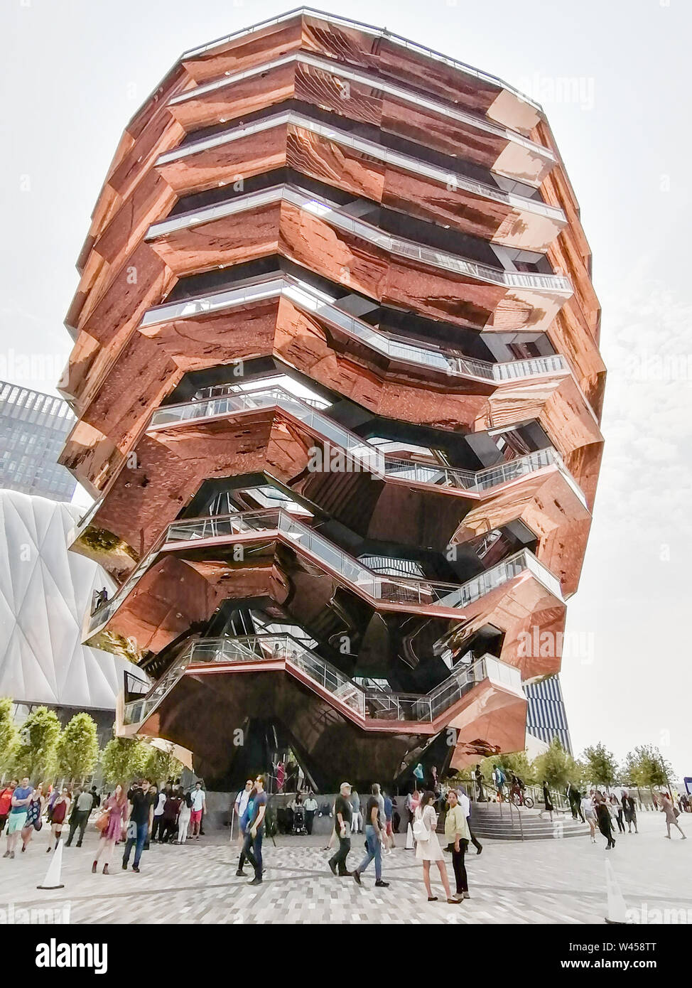 New York, USA - 5. Juni 2019: Das Schiff, auch bekannt als die Hudson Yards Treppe (von Architekt Thomas Heatherwick ausgelegt) Stockfoto