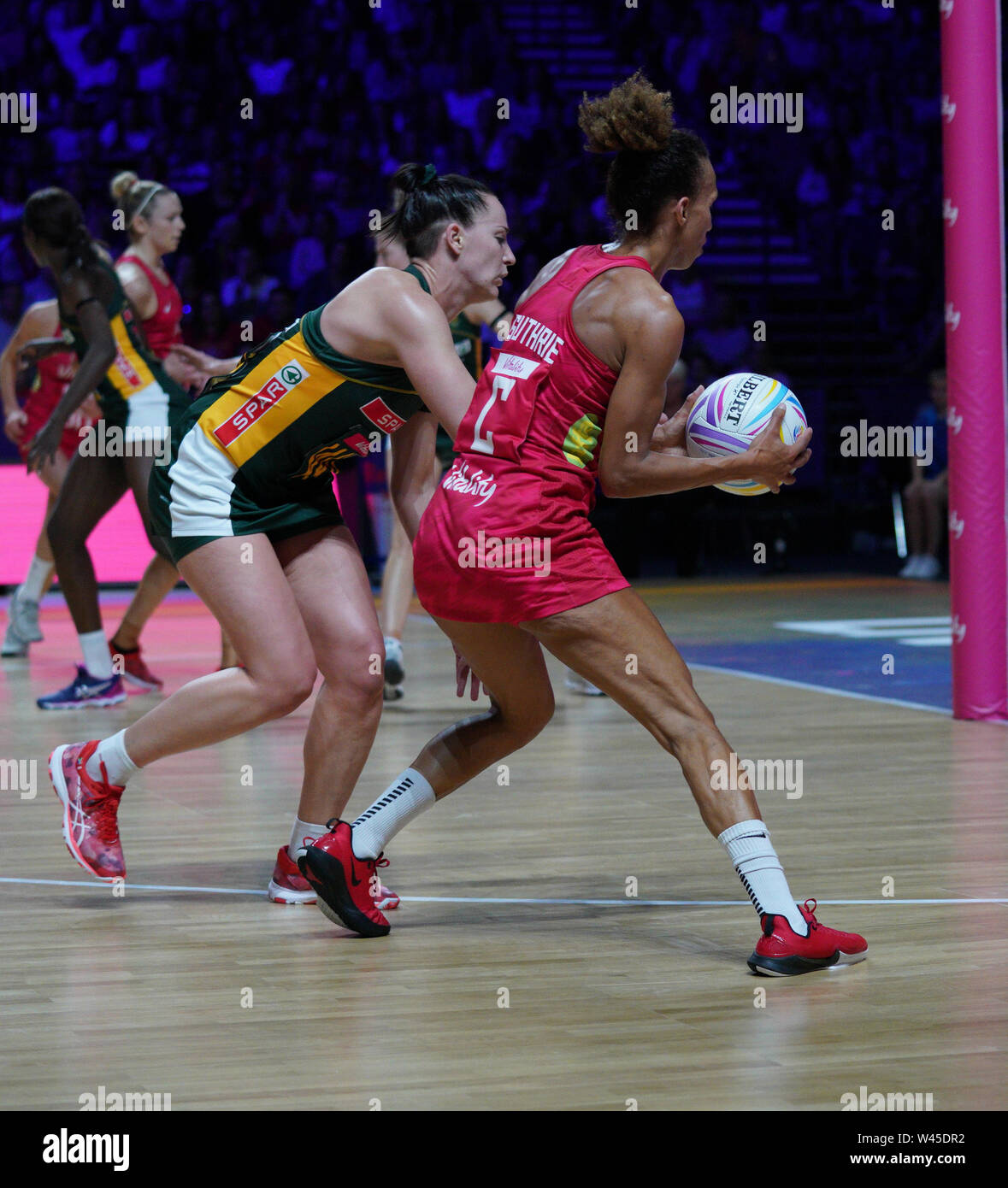 Serena Guthrie (ENG) in Aktion während der Vitalität Netball WM2019 bei M&S Bank Arena Liverpool Vereinigtes Königreich am 18. Juli 2019. GlennSports. Stockfoto