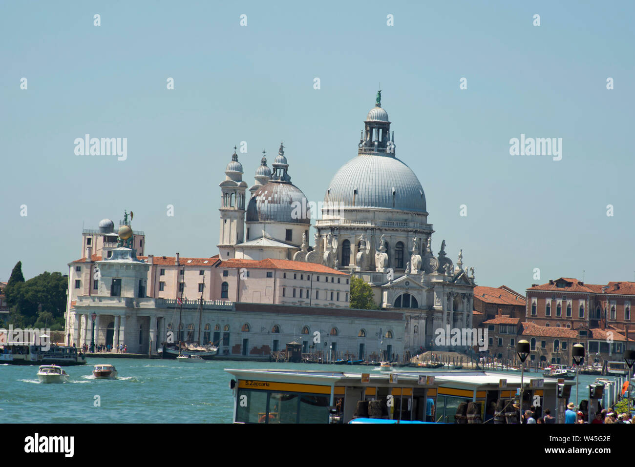 Venedig, Italien, Juli 2018, Touristische im Palazzo Barberino und der Peggy Guggenheim Collection Museum, näher ansehen. Stockfoto