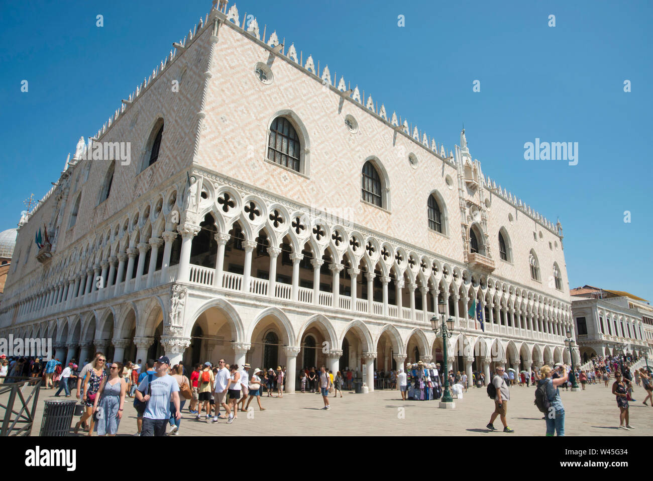 Venedig, Italien, Juli 2018, Touristische an der Basilika San Marco. Stockfoto