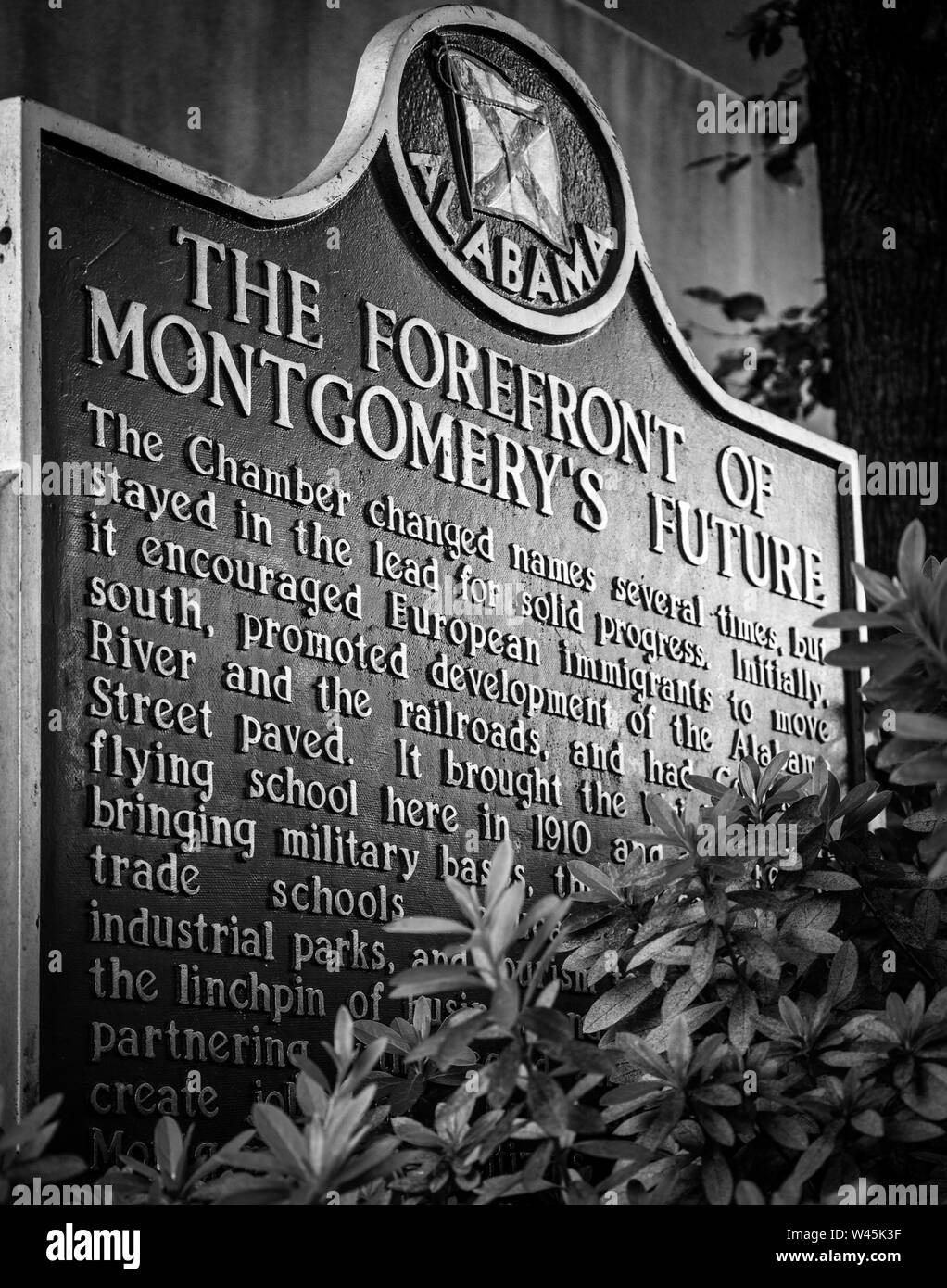 Historische Markierung kennzeichnet die Bereiche Handel und Einwanderung ambtions und wurde von der Handelskammer in Montgomery, AL, USA unterstützt, in Schwarz ein Stockfoto