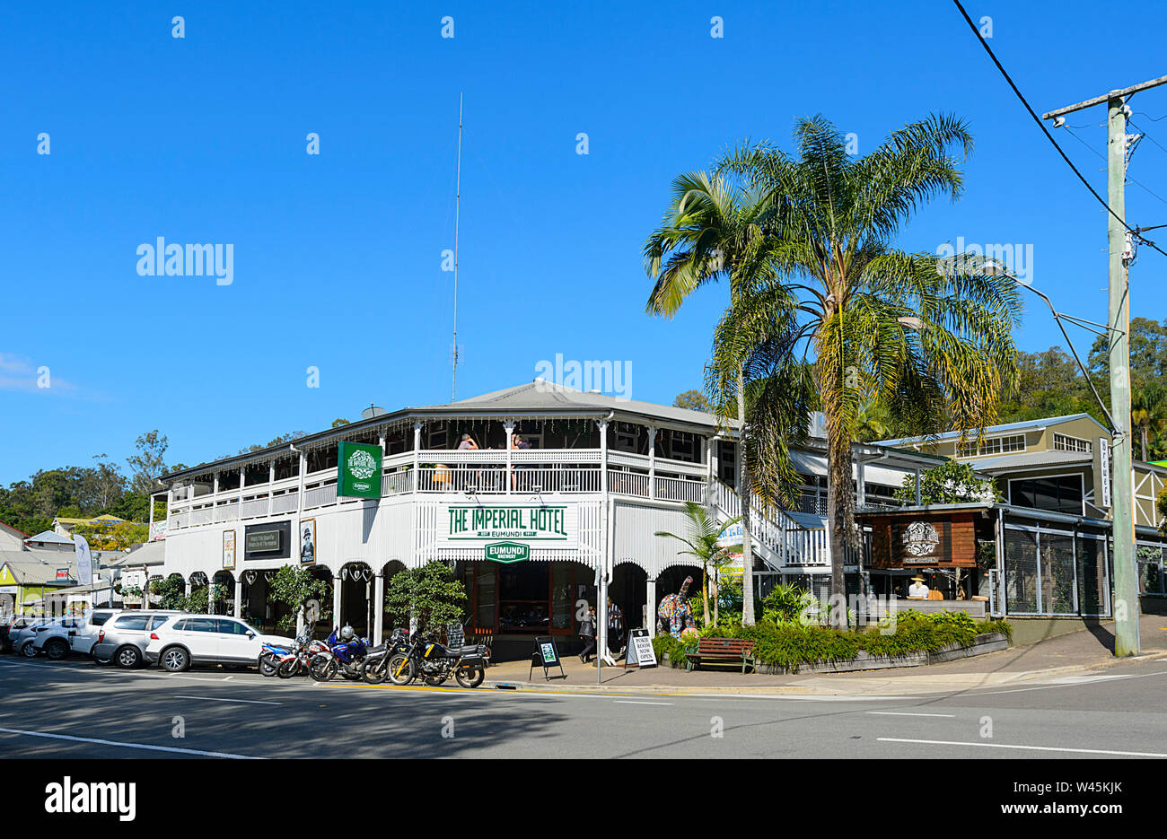 Blick auf die historische Imperial Hotel Gebäude 1911, in der beliebten ländlichen Stadt Eumundi, Sunshine Coast, Queensland, Queensland, Australien Stockfoto