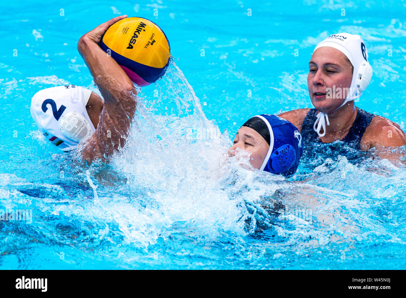 14. juli 2019 Gwangju, Südkorea #. FINA World Aquatics Championships #2 SZILAGYI Dorottya (HUN), #4 SONG Yeseo (Kor), 14 6 HORVATH Brigitta (HUN) Gwangju Südkorea 07/2019 Waterpolo W4 HUN - Kor 18. FINA World Aquatics Championships Nambu University Grounds Stockfoto