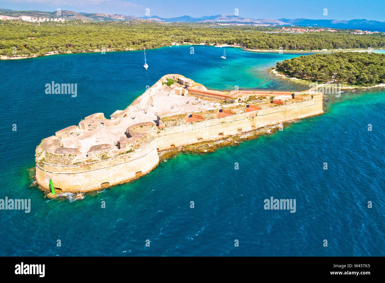 Saint Nikola Festung mit Blick auf die Bucht von Sibenik, Dalmatien, Kroatien Archipel od Stockfoto