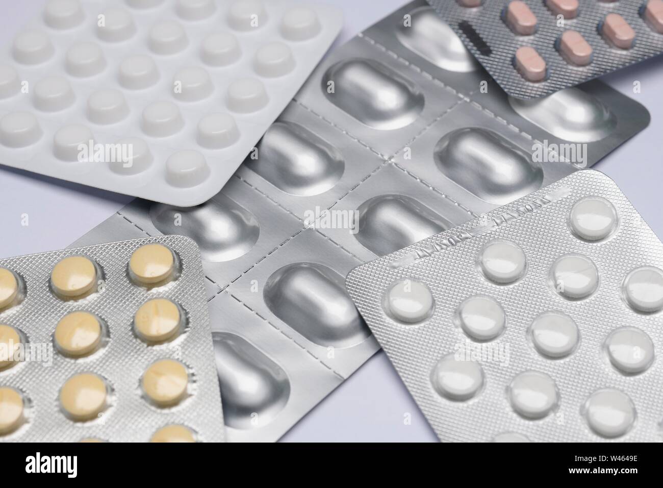 Verschiedene Tabletten im Blister Verpackung, Deutschland Stockfotografie -  Alamy