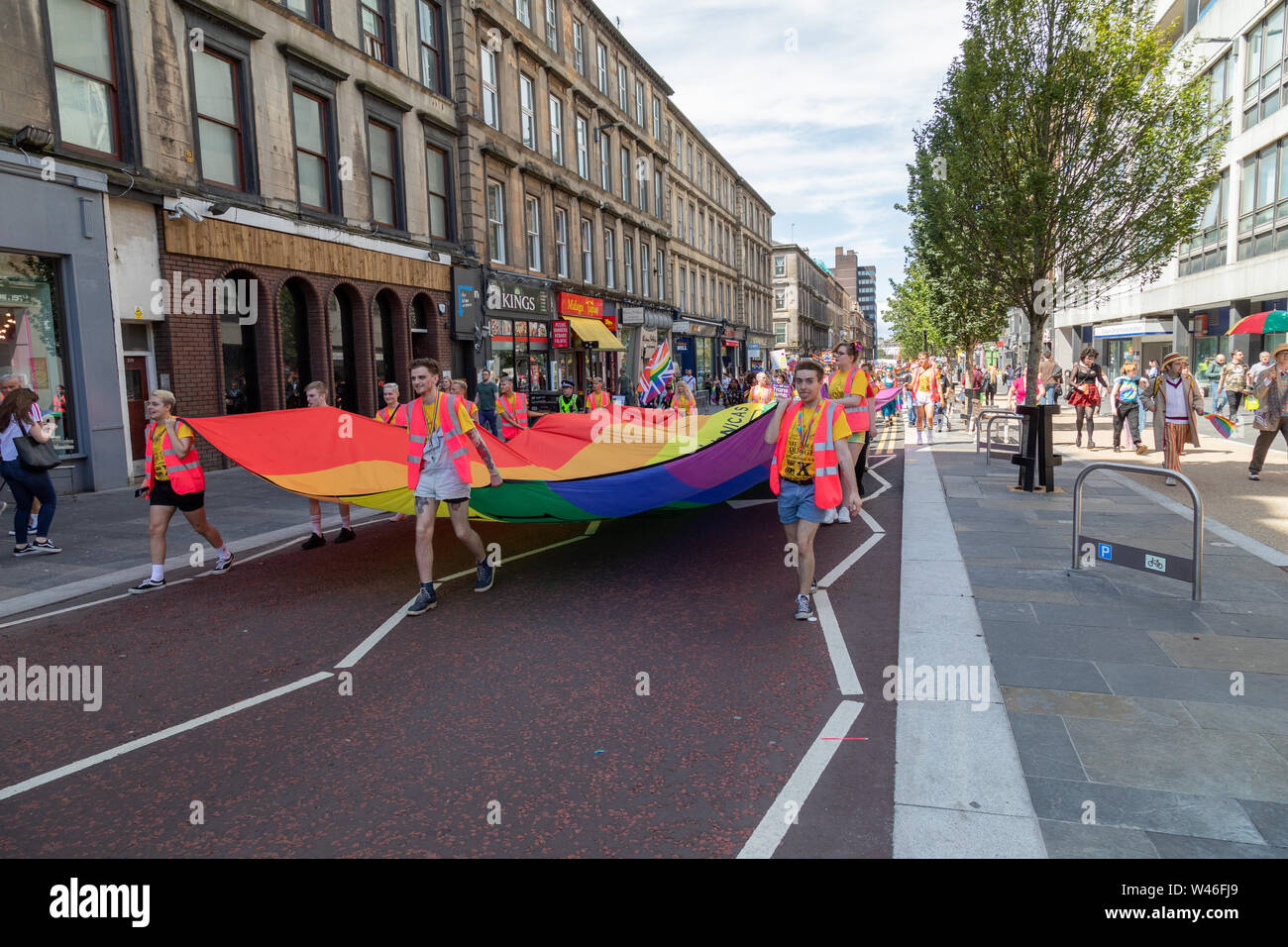 Glasgow, Vereinigtes Königreich. Juli 2019 20. Die erste Mardi Gla LGBT Pride Event startet mit einem Marsch von der Glasgow Kelvingrove Park auf dem George Square. Danach ein Line up der Unterhaltung ist am Mardi Gla Festival Hub in der Universität Strathclyde student union geplant. Stockfoto