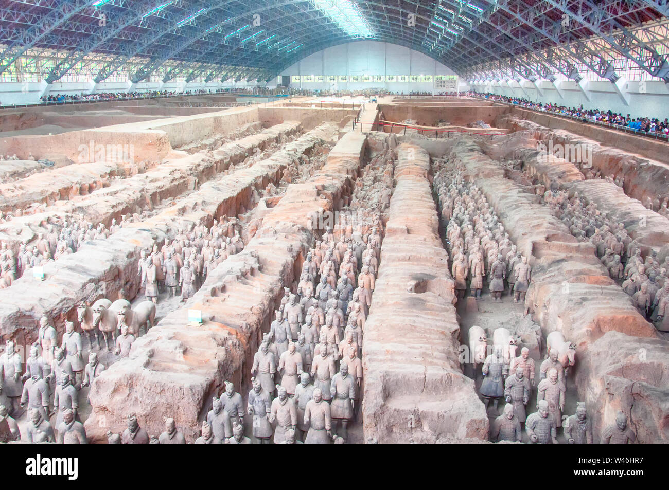 August 18, 2015. Xian, China. Die terracotta Krieger des Kaisers Qin Shi Huang in die größte archäologische Stätte oder Grube, in der Stadt Lintong, Stockfoto